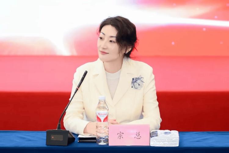 云南街头偶遇宗馥莉,云南街头偶遇宗馥莉视频