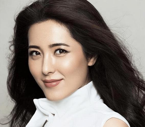曾黎否认两百年美女,曾黎否认两百年美女是谁